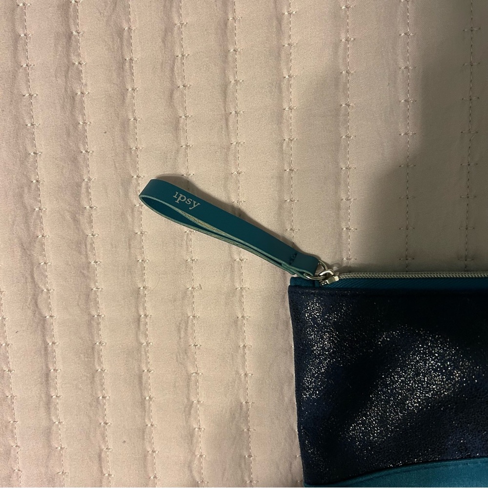 FINAL SALE: Blue ipsy Bag - Picture 4 of 4